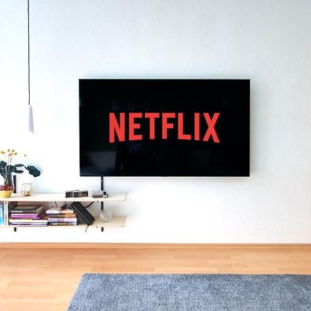 Vonbehling Boutique Apartment Mit 65Zoll Tv Und Designerstuecken Halle  Extérieur photo