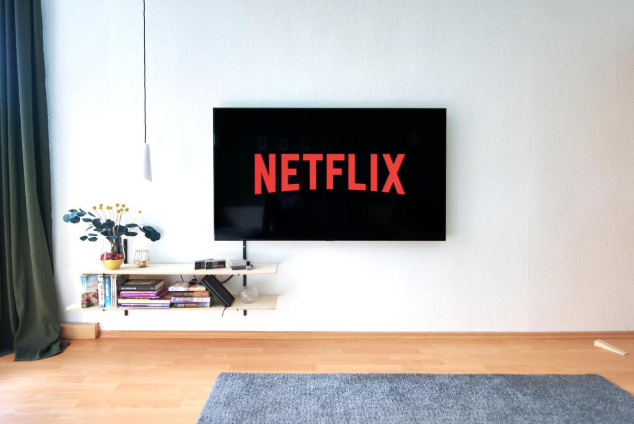 Vonbehling Boutique Apartment Mit 65Zoll Tv Und Designerstuecken Halle  Extérieur photo