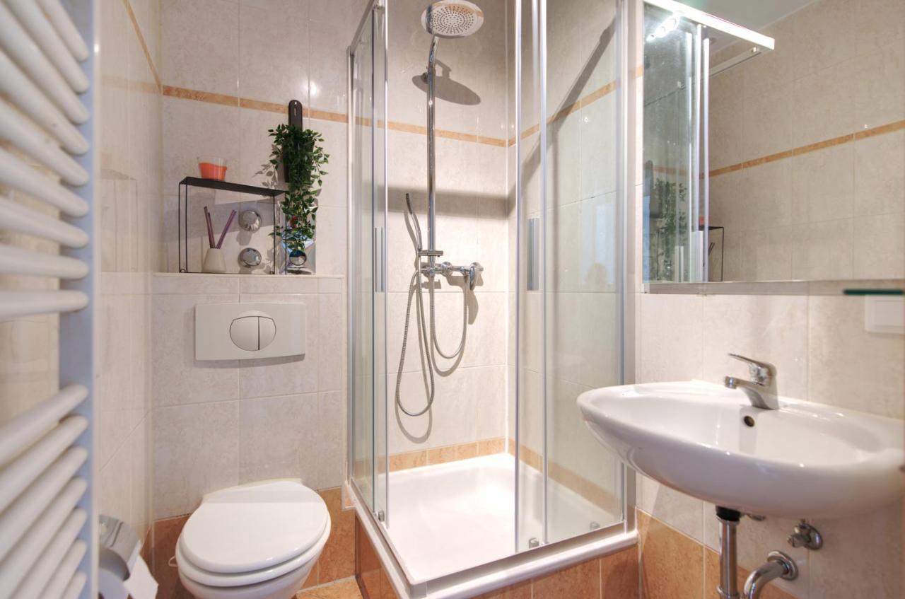 Vonbehling Boutique Apartment Mit 65Zoll Tv Und Designerstuecken Halle  Extérieur photo